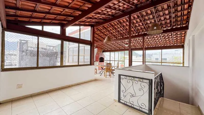 Furnished apartment, 300 m², with a glass-enclosed balcony — photo 9