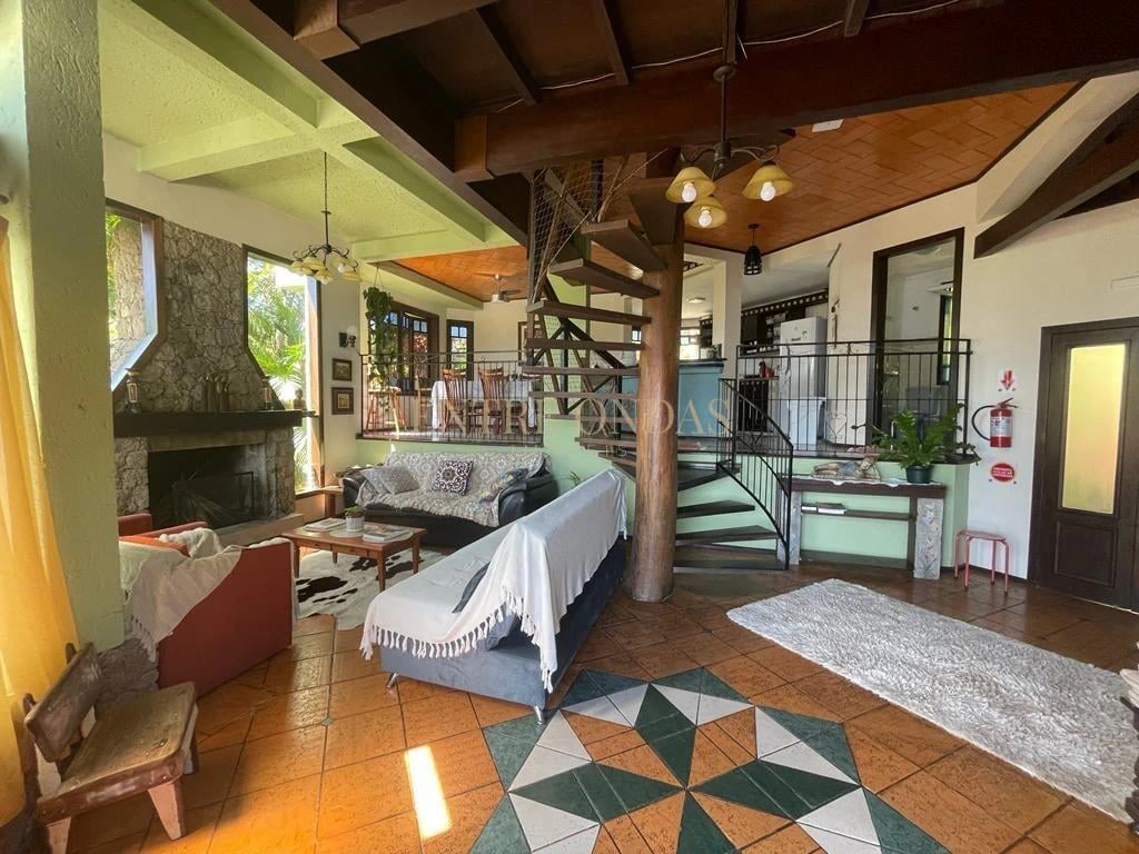 Furnished house with 8 bedrooms and 10 bathrooms, 2,500 m² — photo 17