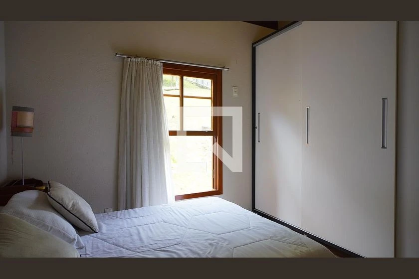 House with 4 bedrooms, balcony and private garden — photo 11