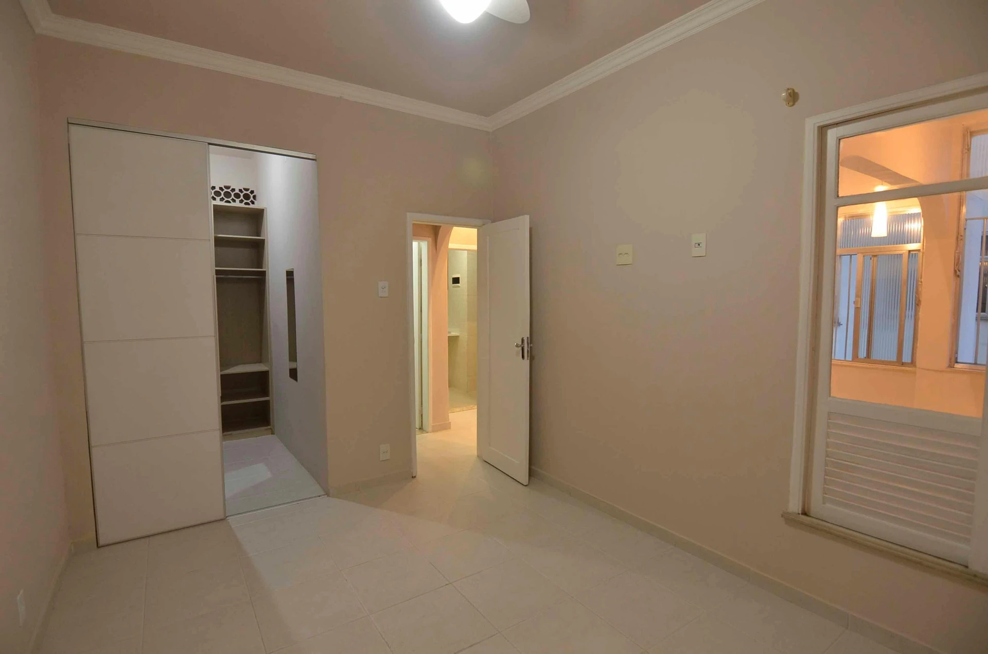 2-bedroom apartment with a walk-in closet in Rio de Janeiro — photo 15