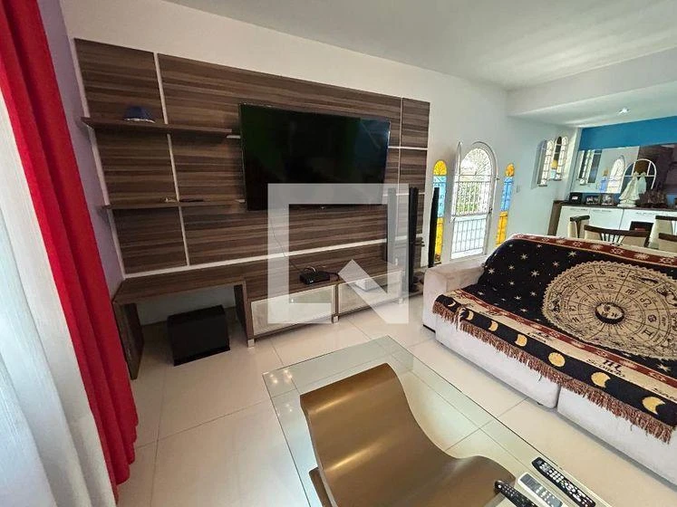 4-bedroom house with a washing machine