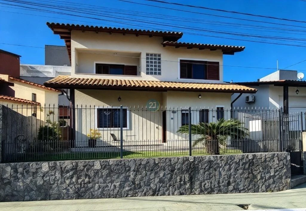 Гардеробна та 3 спальні: будинок 200 м² — photo 18