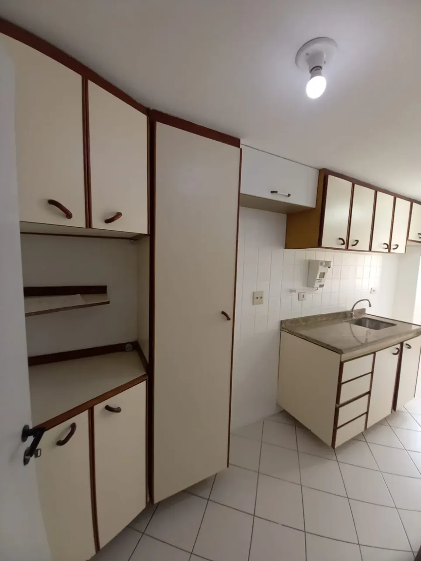 Apartment on the 10th floor with a grill on the balcony — photo 9