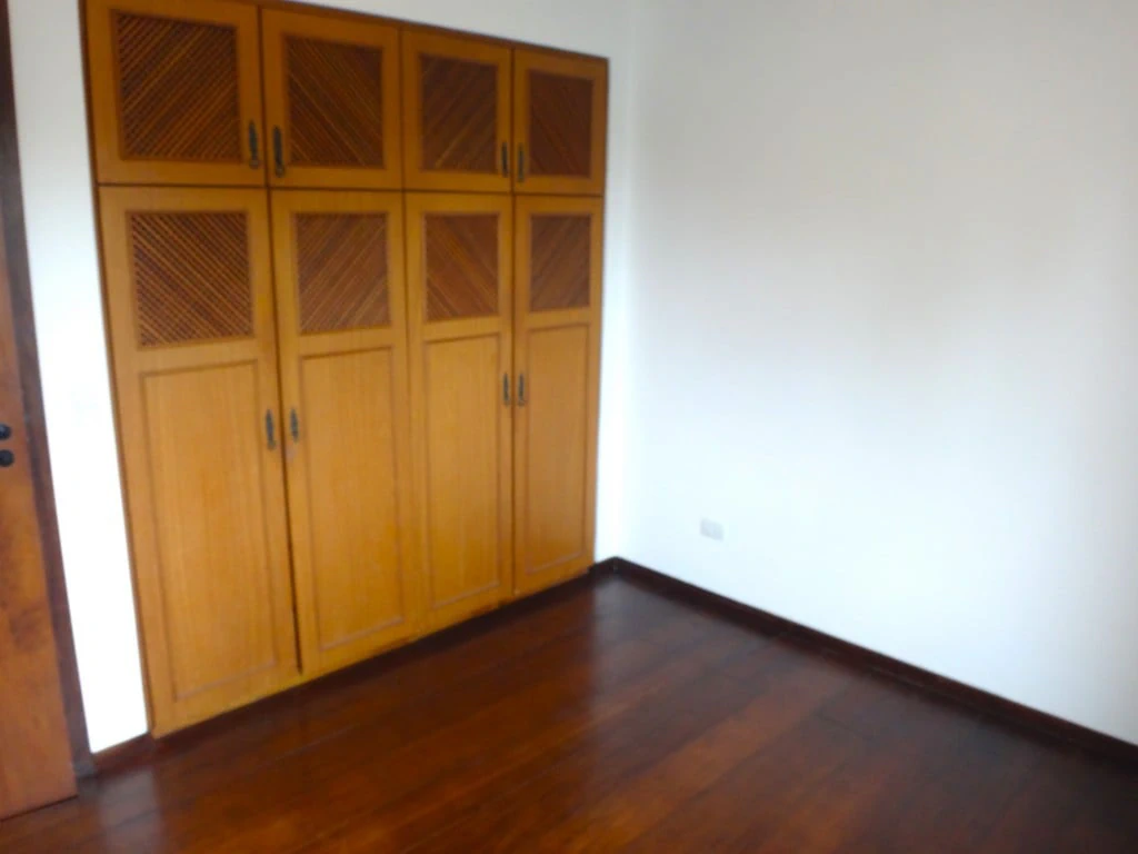 2-bedroom apartment with wood or laminate floors in Curitiba — photo 4