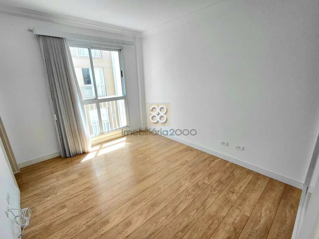 Balcony with a grill in a 2-bedroom apartment, 67 m² — photo 9