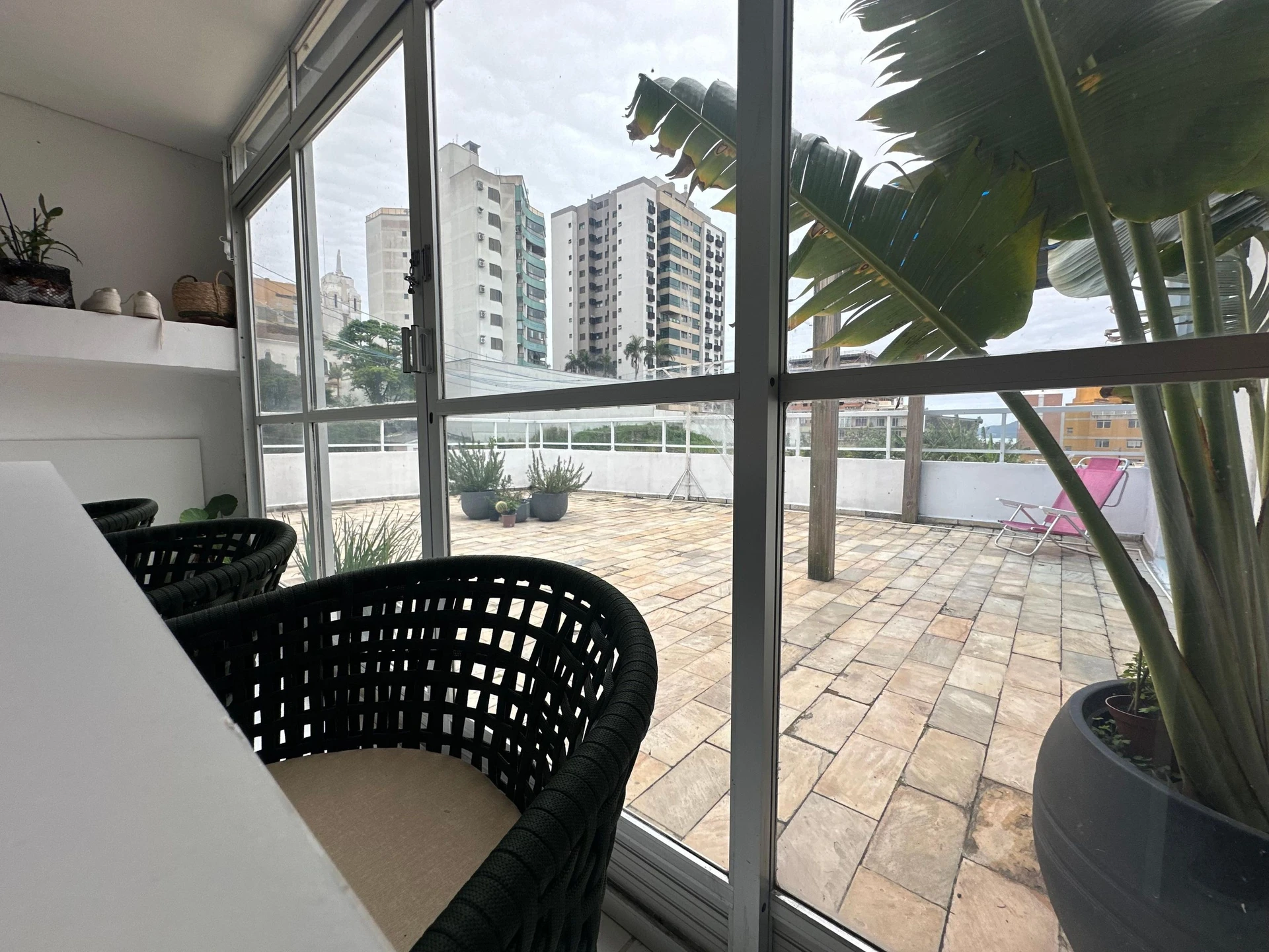 Furnished apartment, 429 m², with floor-to-ceiling windows — photo 17