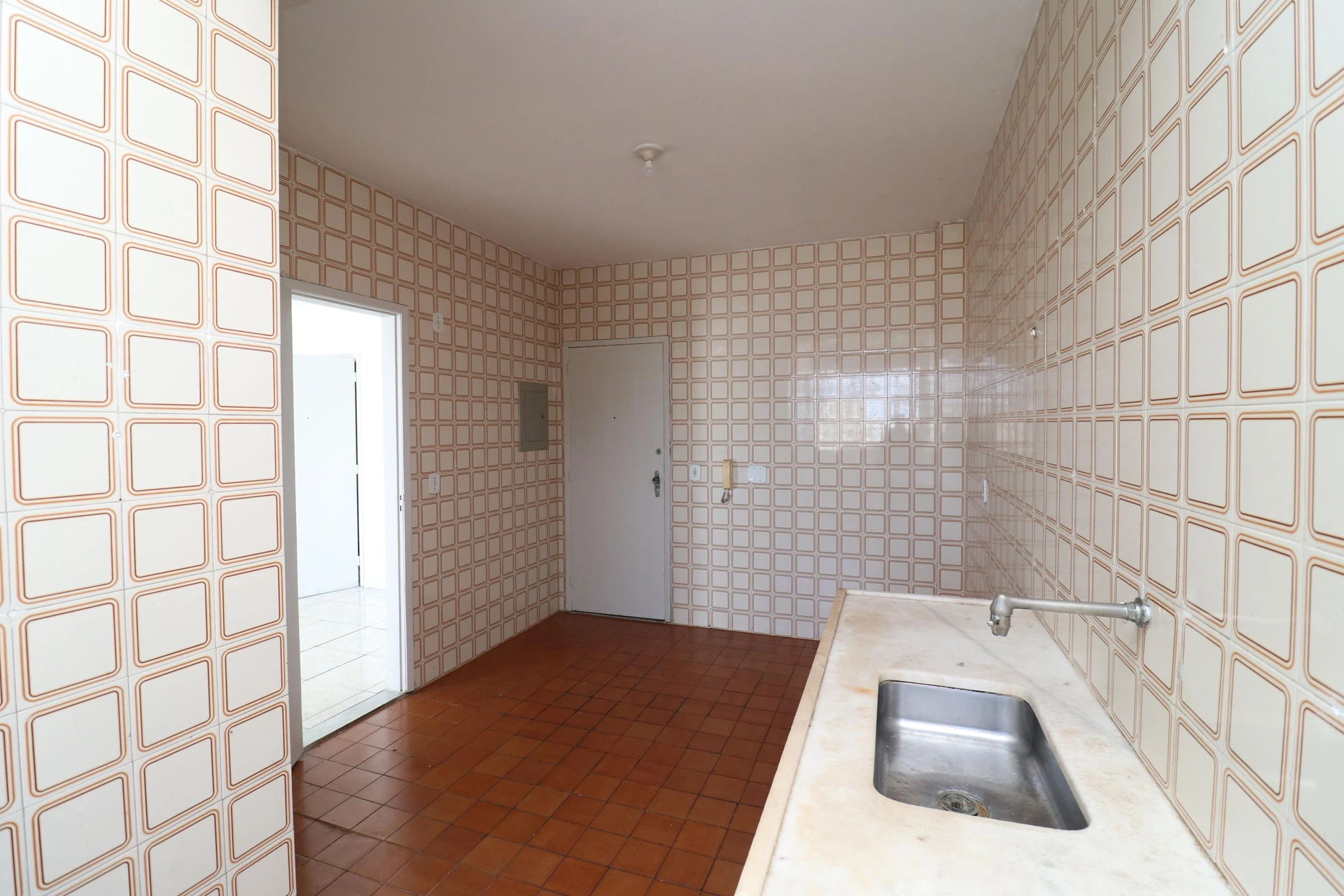 Apartamento com cozinha fechada e 2 quartos — photo 6