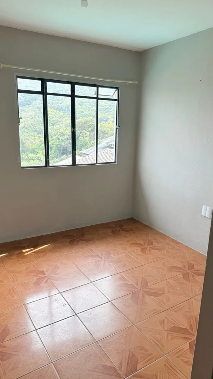2-bedroom house with a mountain view in Florianópolis — photo 2