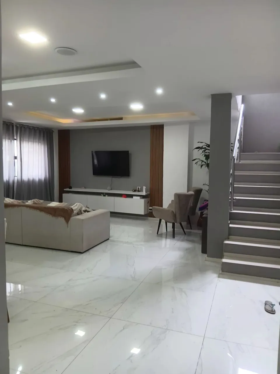 Furnished house in a gated community with 5 bedrooms