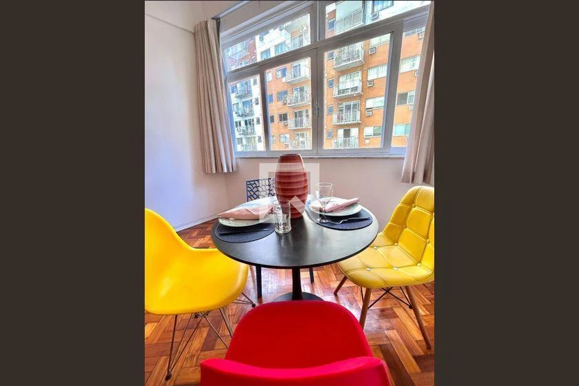 Furnished 1-bedroom apartment with a compact kitchen — photo 4