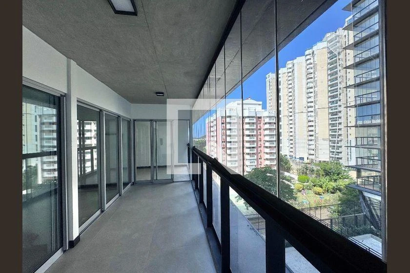 98 m² apartment with 3 bedrooms and a glassed-in balcony — photo 3