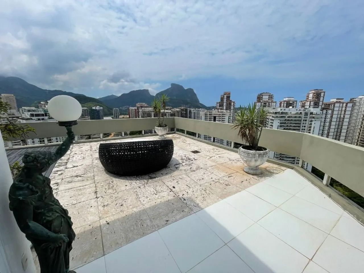 Furnished penthouse with 5 bedrooms and 1147 m² — photo 9