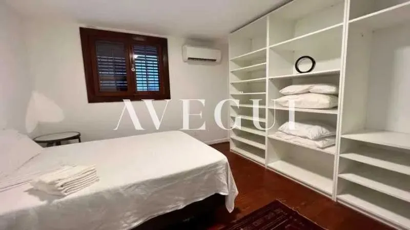 House with 5 bedrooms and closed kitchen, 700 m² — photo 8