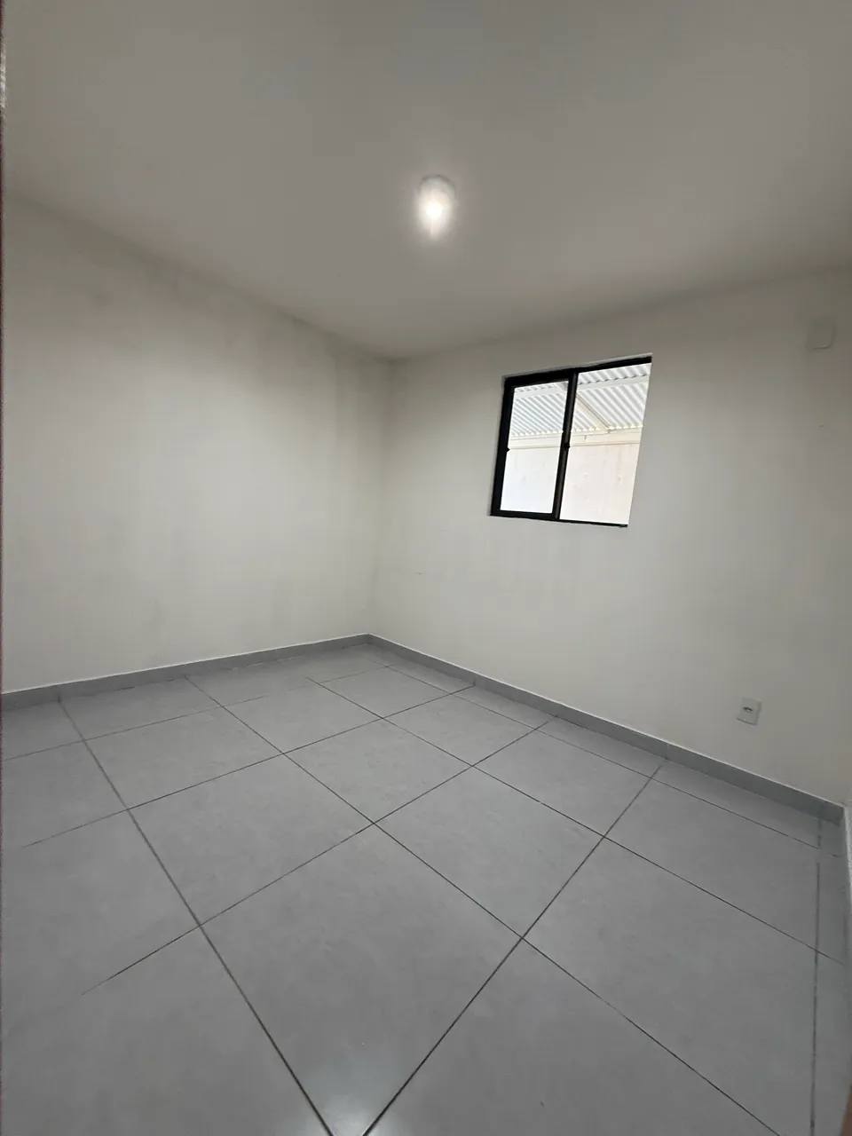 Unfurnished apartment with 2 bedrooms and a balcony — photo 3