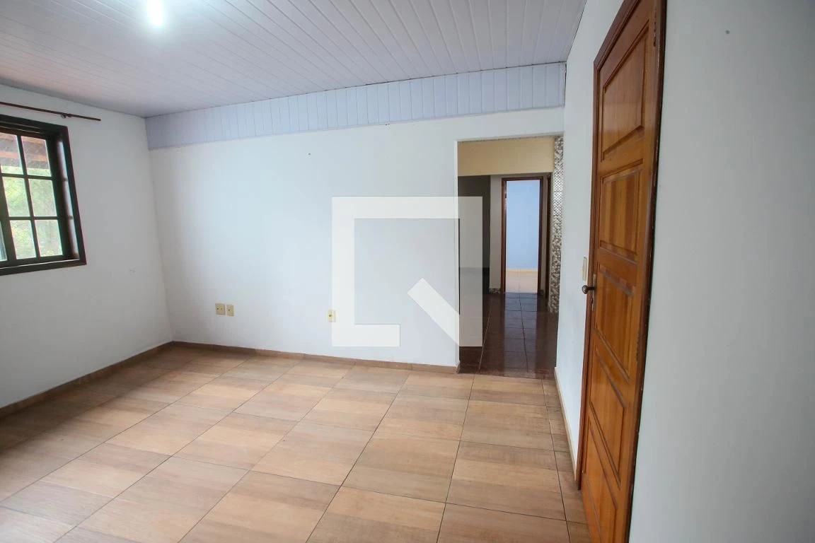 House with 3 bedrooms and a balcony accepts pets