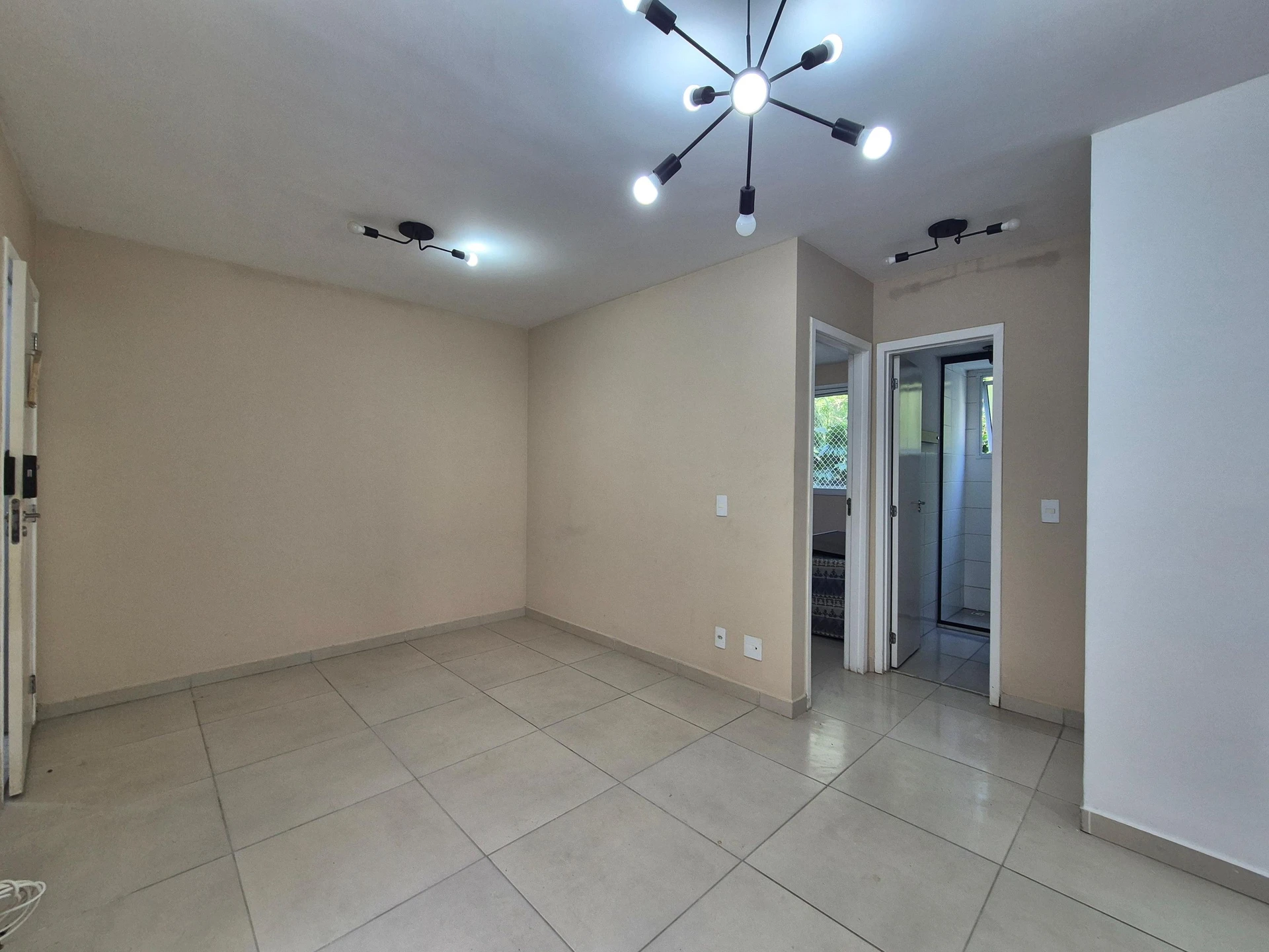 2-bedroom apartment in a building with a gym — photo 21