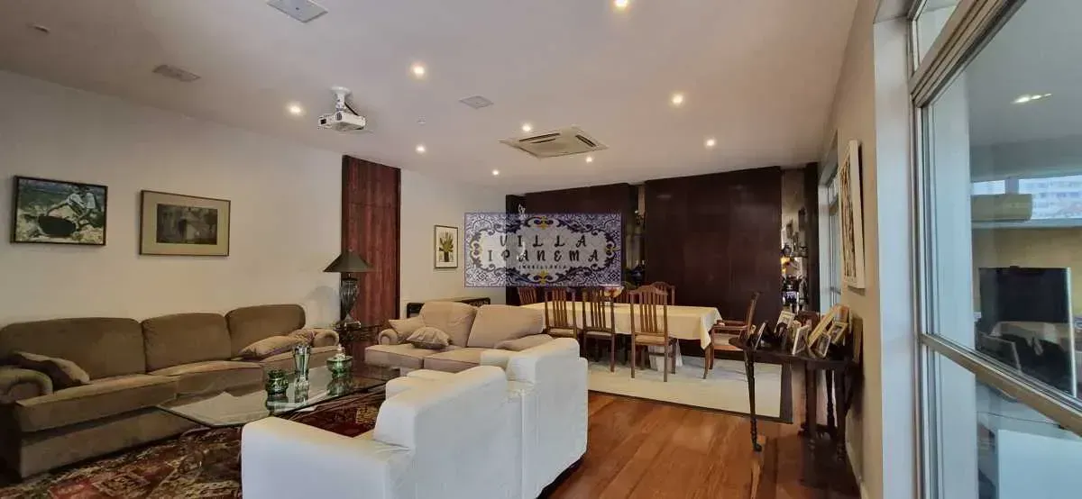 350 m² penthouse with 5 bedrooms and a glass balcony — photo 12