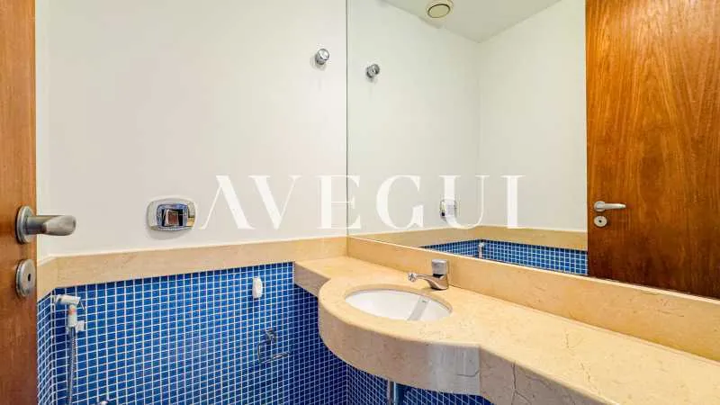 197 m² apartment with 4 bedrooms and a glass balcony — photo 6