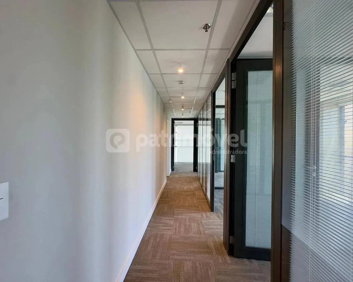 Немеблированная квартира 780 м²: 1 спальня и 6 санузлов — photo 8