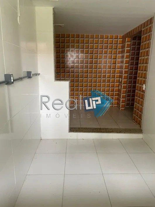 1083 m² house with 5 en-suite bedrooms and 9 parking — photo 6