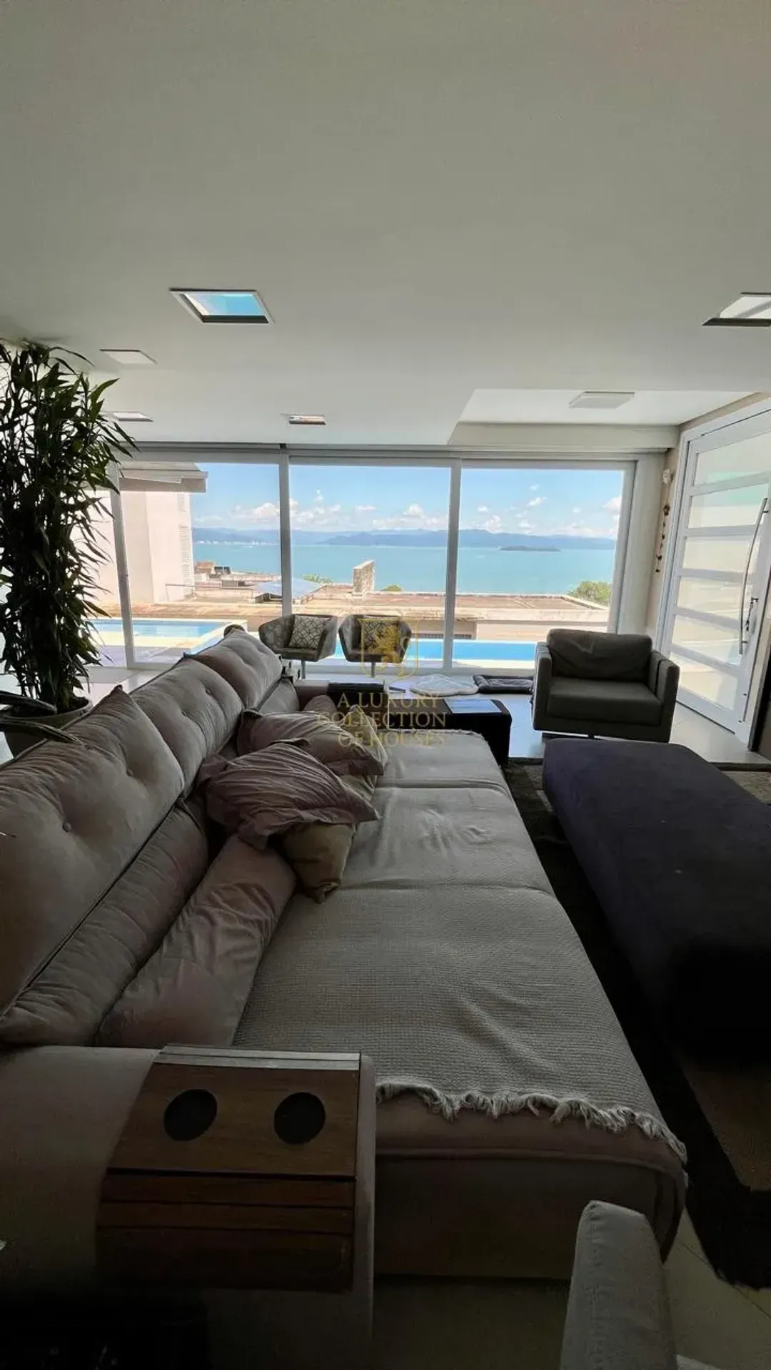 Furnished house with 5 en-suite bedrooms and 6 baths