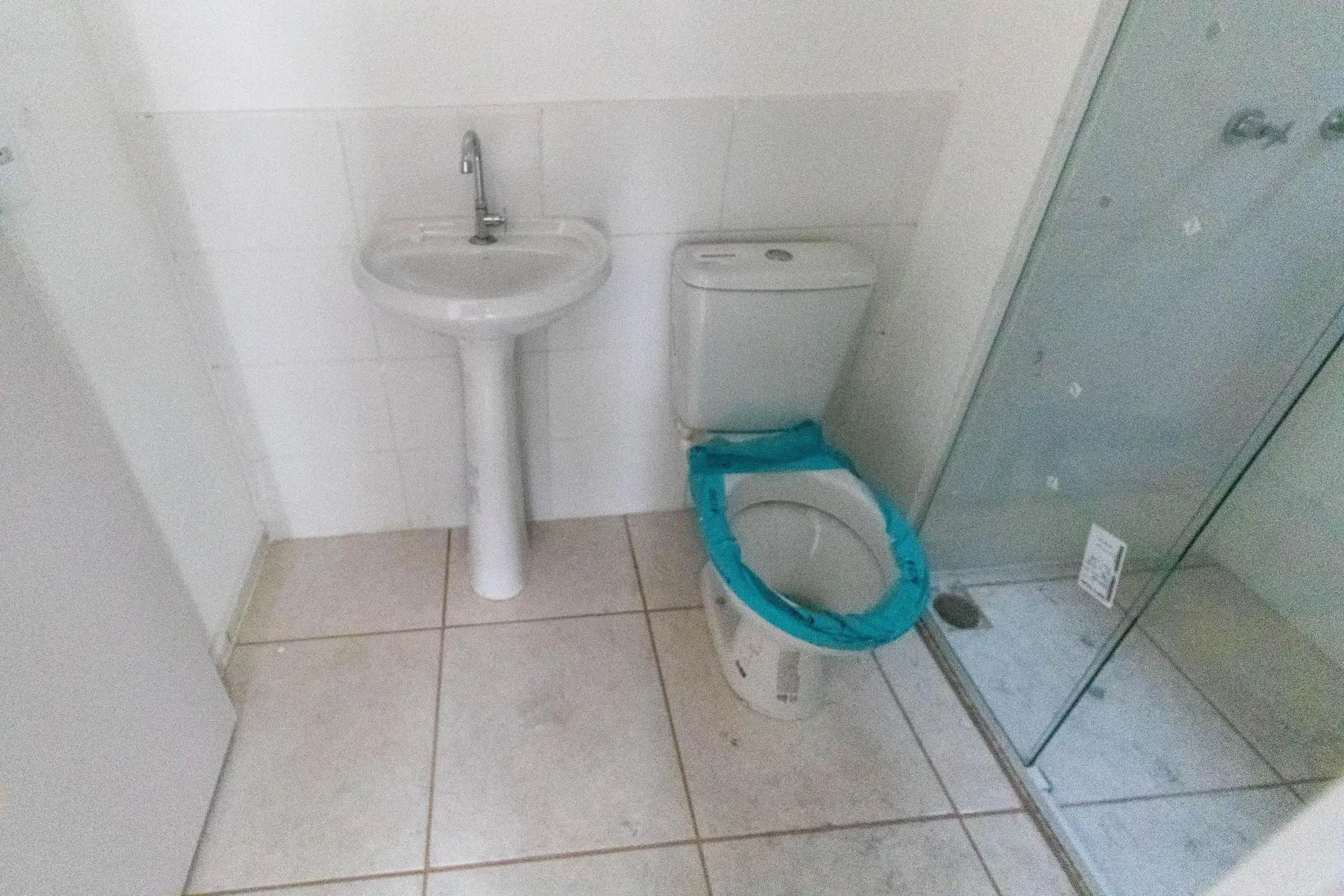 2-bedroom apartment in a building with a gym — photo 9