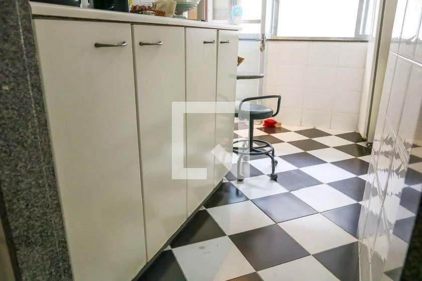 Furnished house with 4 bedrooms and 550 m² with air conditioning — photo 19