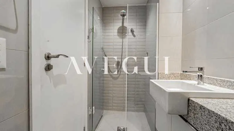3-bedroom apartment in a building with a pool — photo 9