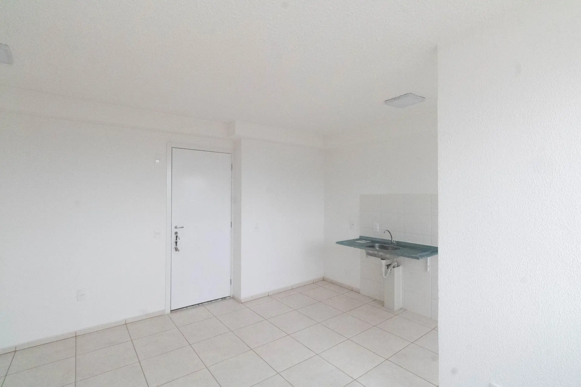 2-bedroom apartment in a building with a gym — photo 24