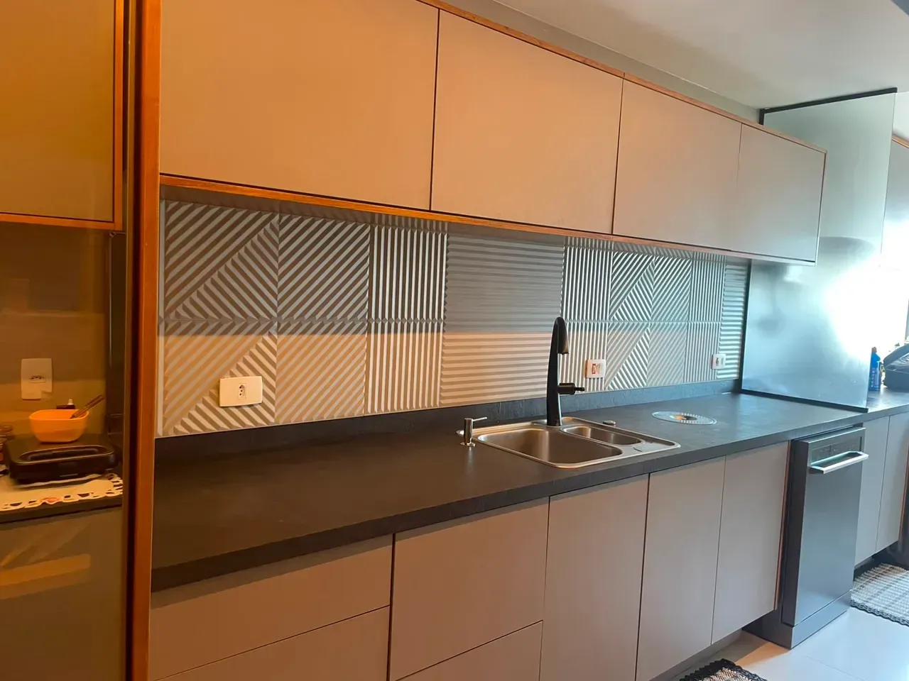 Furnished apartment, 180 m², with a glass-enclosed balcony — photo 11