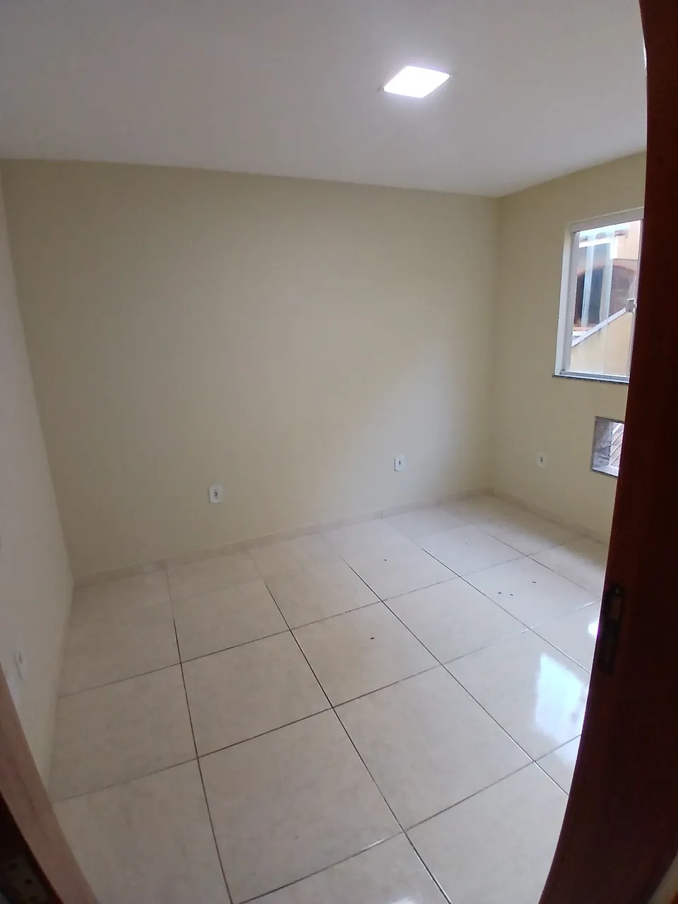 Unfurnished 2-bedroom apartment with a gas kitchen — photo 2