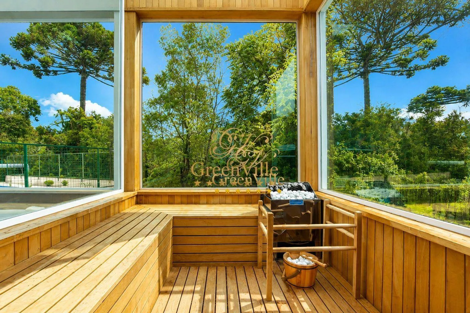 House with 4 en-suite bedrooms and private BBQ — photo 51