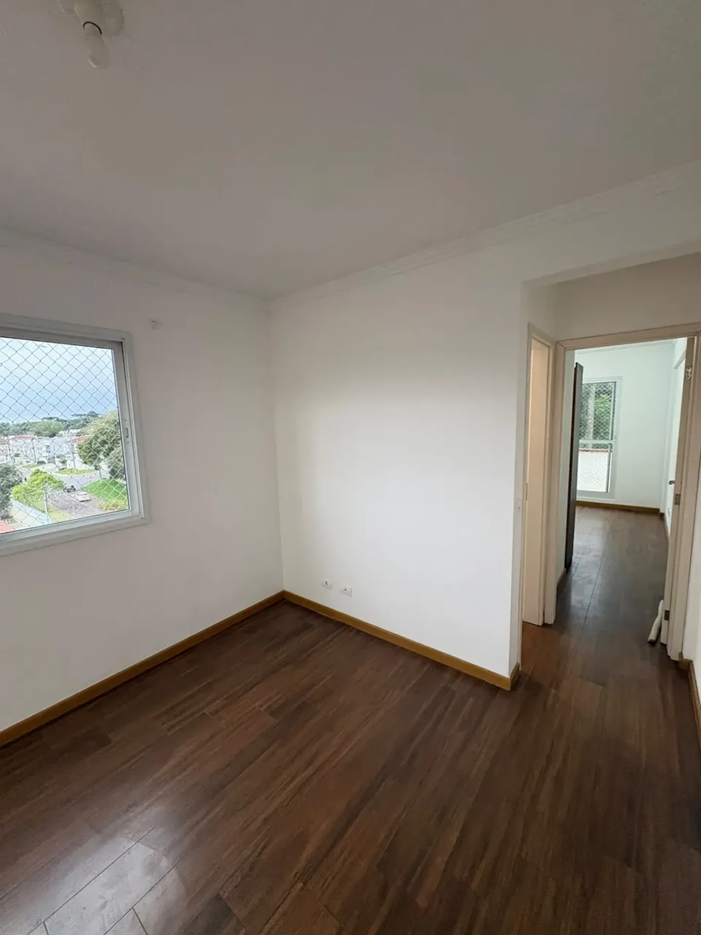 Apartment on the 3rd floor with wood or laminate floors — photo 3