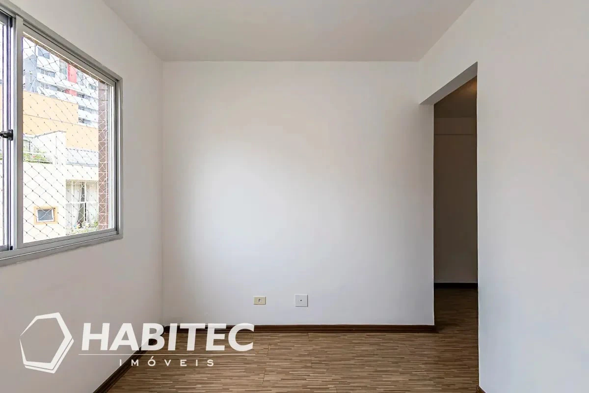 Wood or laminate floors in a 3-bedroom apartment, 102 m² — photo 23