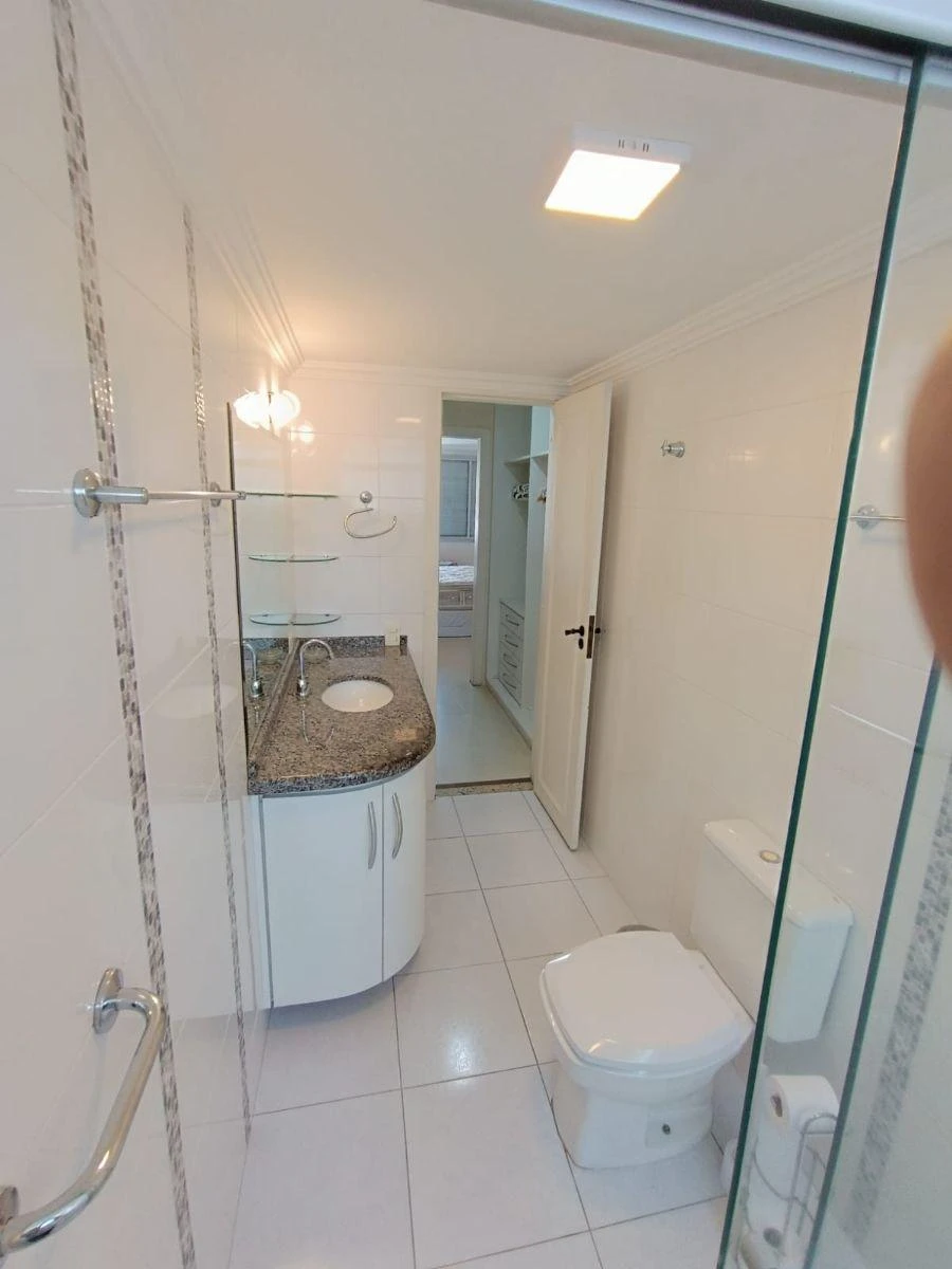 Apartamento de 156 m² com secadora e janelas do piso ao teto — photo 31