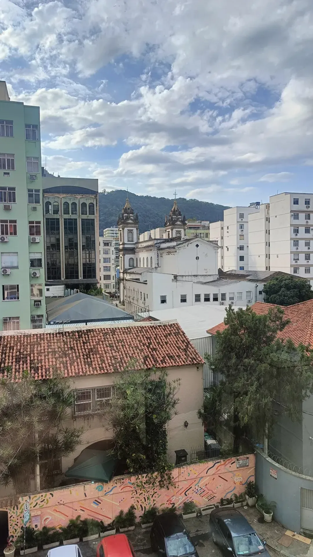 Квартира 73 м² с застеклённым балконом и видом на горы — photo 12