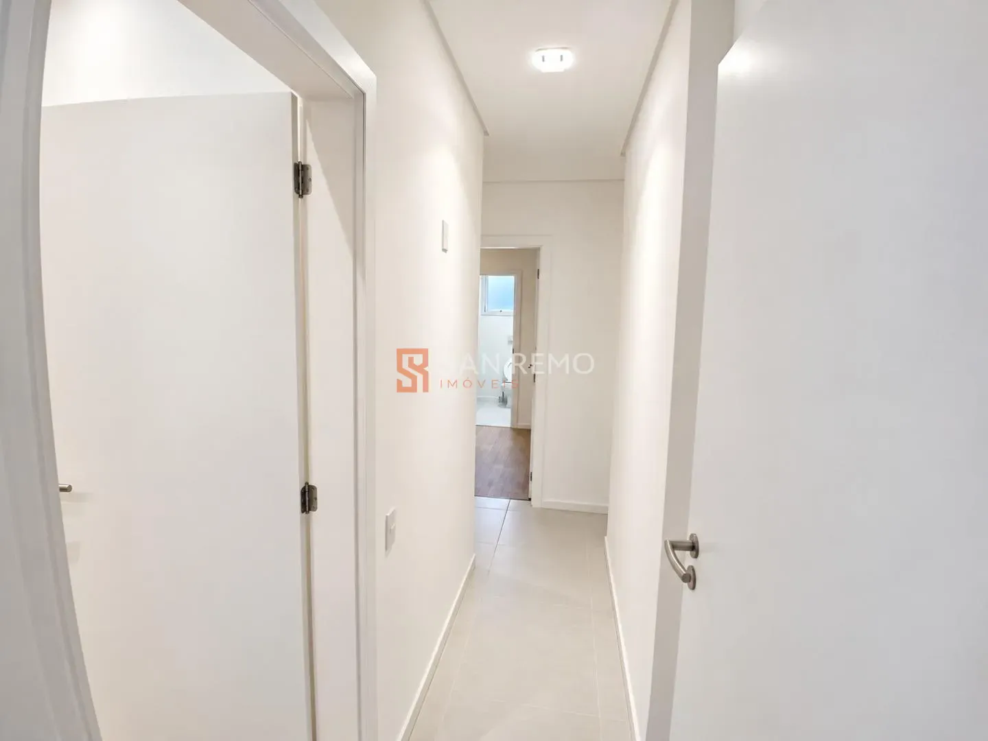 Glass-enclosed balcony in a 3-bedroom apartment, 120 m² — photo 11