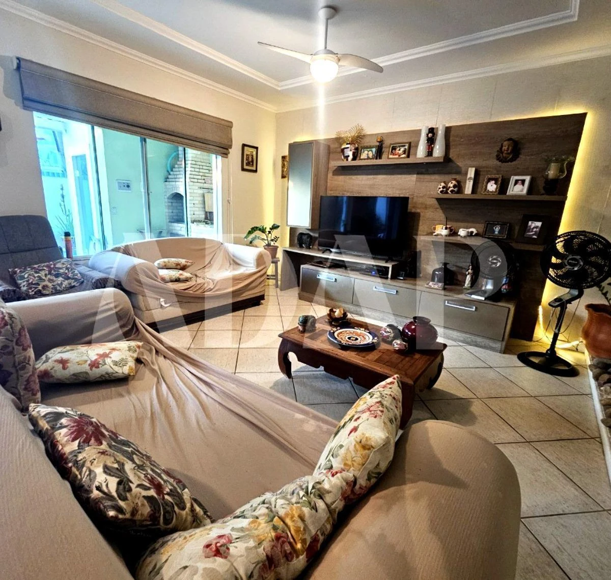 Unfurnished 254 m² house with a built-in balcony grill — photo 4