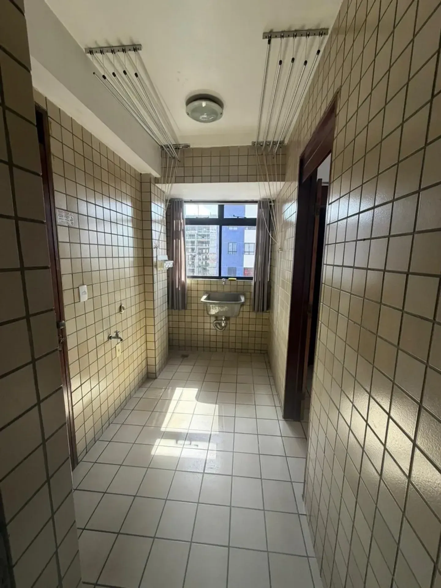 Квартира 110 м² з 3 спальнями та балконом — photo 8