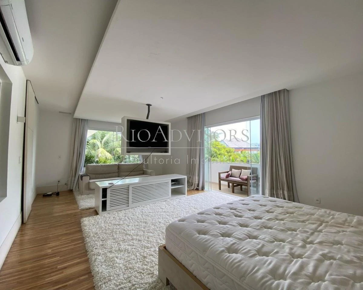 House 890 m² with 6 en-suite bedrooms and gas kitchen — photo 19