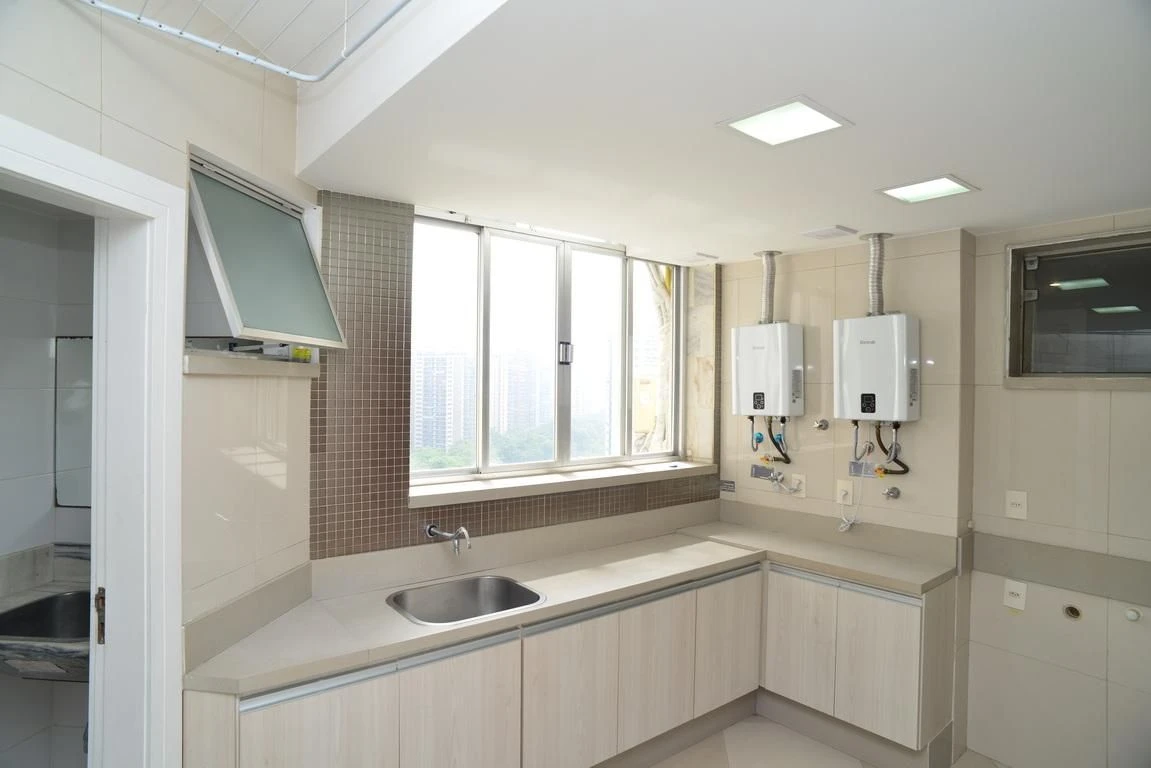 Ванна та 4 спальні: квартира 300 м² — photo 62