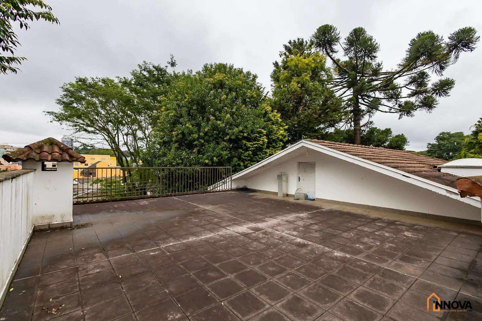 House with 5 bedrooms, 10 bathrooms, 5 parking spaces — photo 43