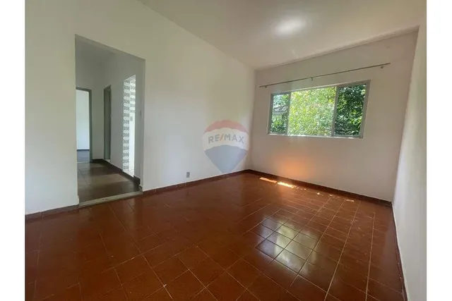 House with 1 bedroom and 1 bathroom, no parking