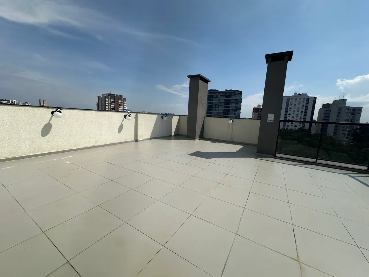 1-bedroom apartment with suite bathroom and balcony — photo 11