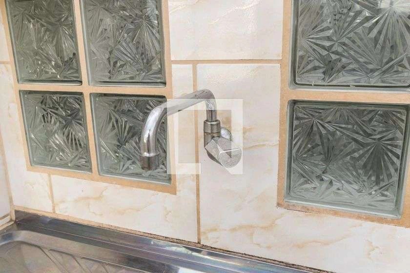 Apartamento de 1 quarto com box de vidro no banheiro — photo 8