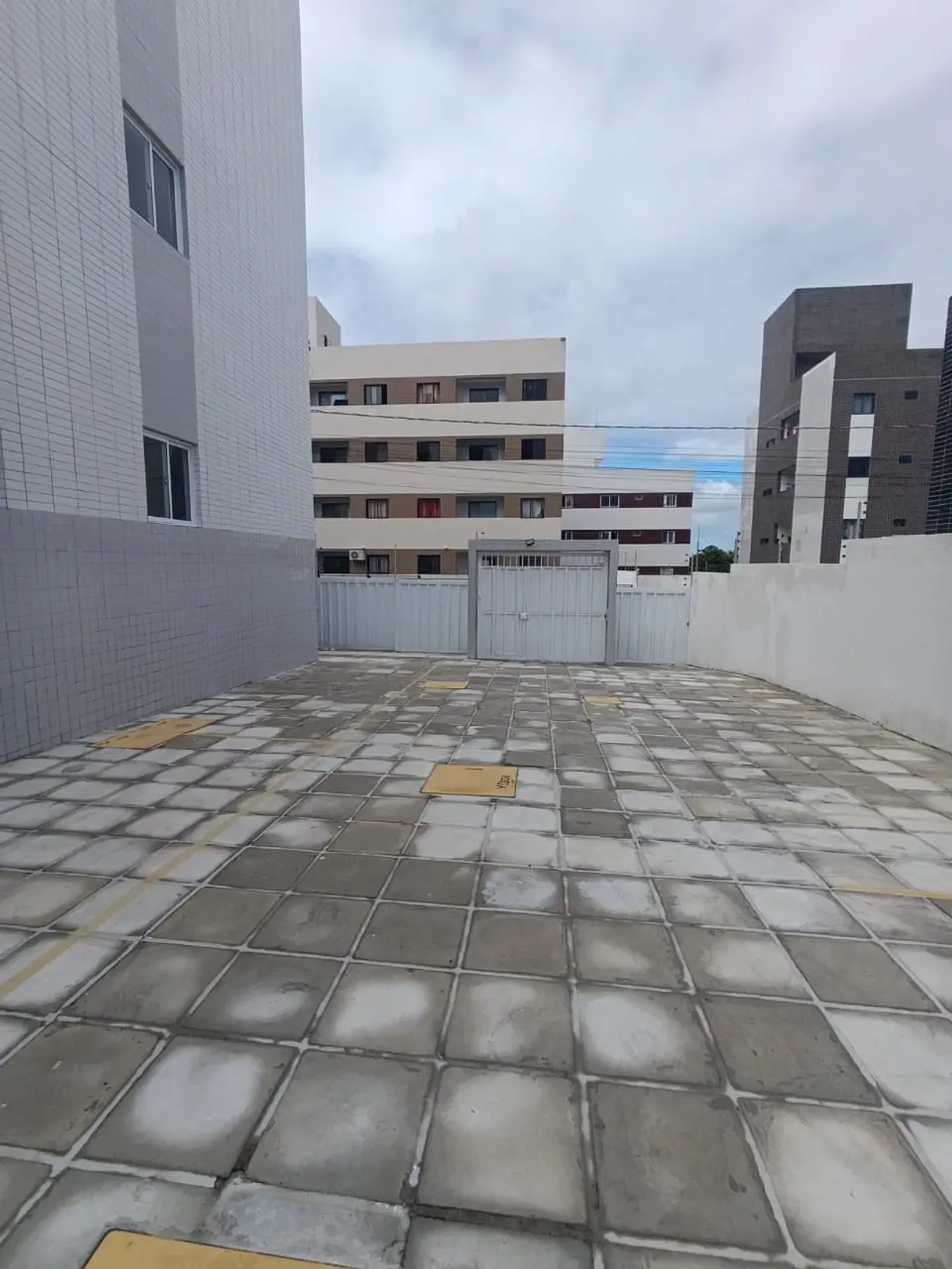 2-bedroom apartment with balcony and 1 parking spot — photo 17