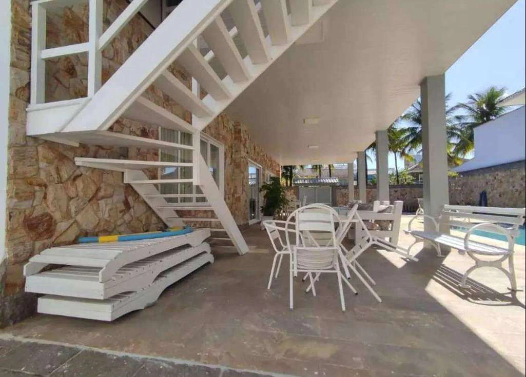 Rental house with 4 en-suite bedrooms and 550 m² — photo 9