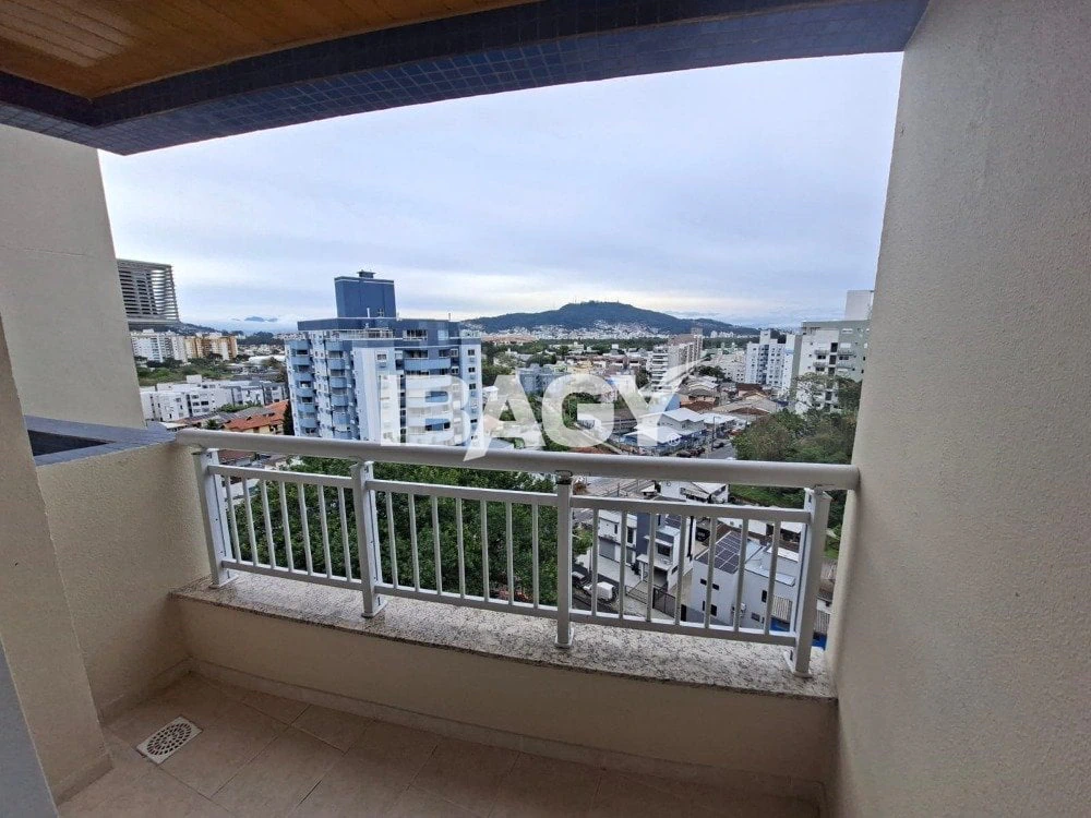 2-bedroom apartment with 1 bathroom and parking