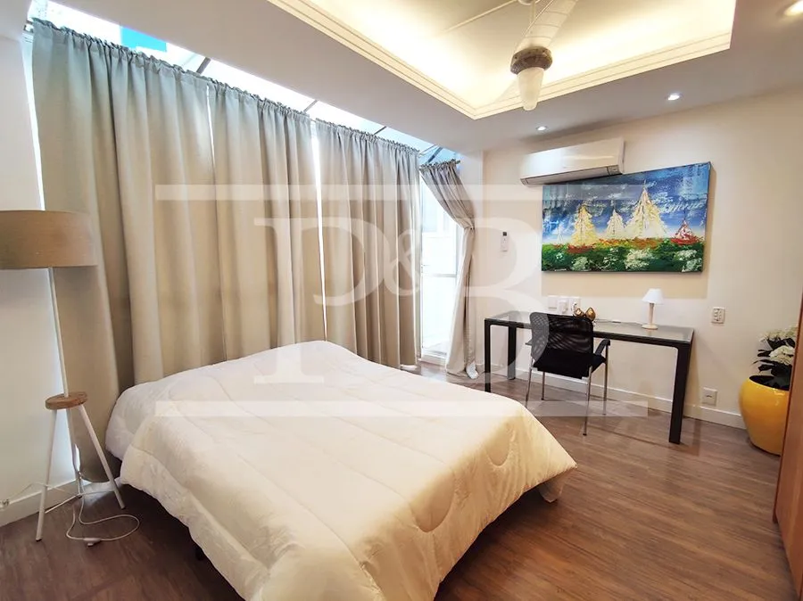 Furnished apartment with 4 bedrooms and 400 m² — photo 36