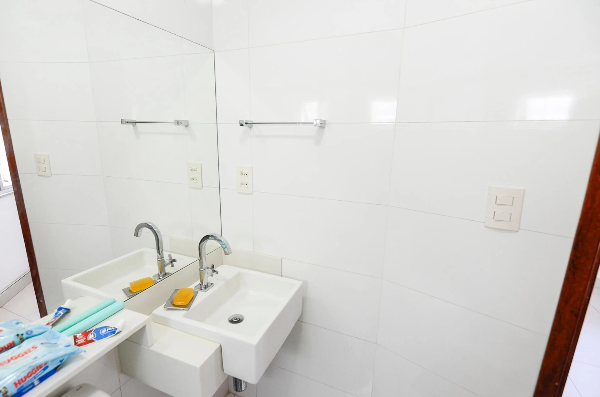 Furnished 1-bedroom apartment with en-suite and 1 parking spot — photo 20